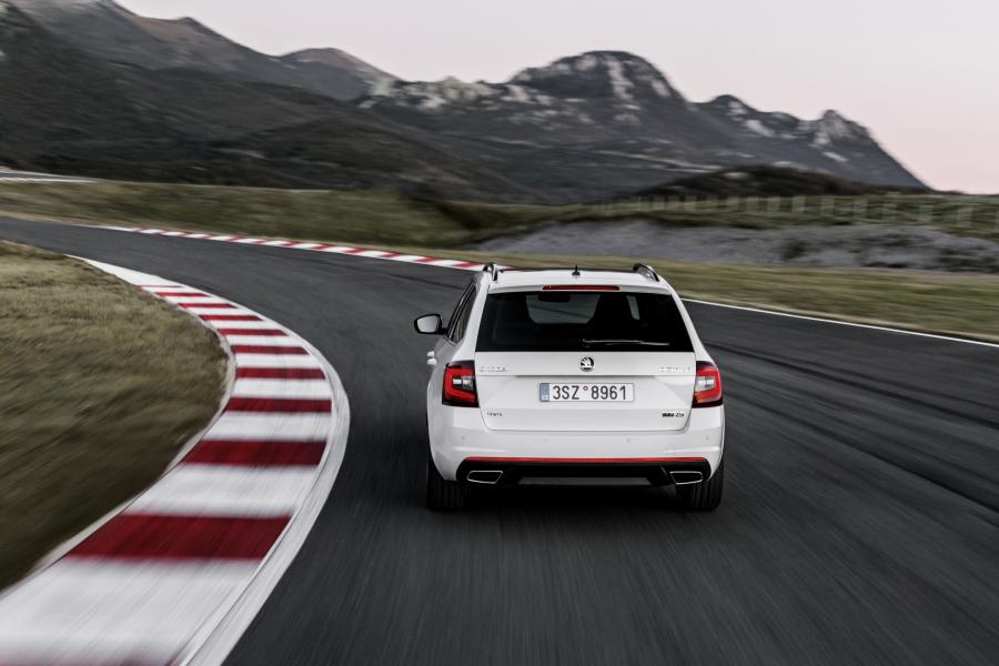  Skoda Octavia RS Combi 2017 года  (WW) (фото 10 из 48)